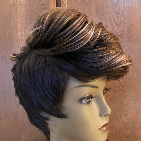Short synthetic wig - Picture 3 of 5